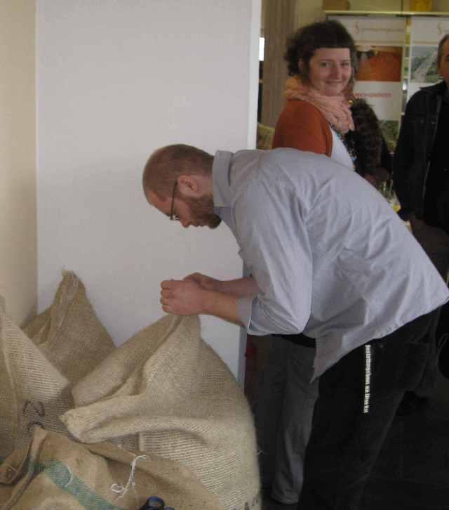 SMC_08.jpg - Open that coffee bag.