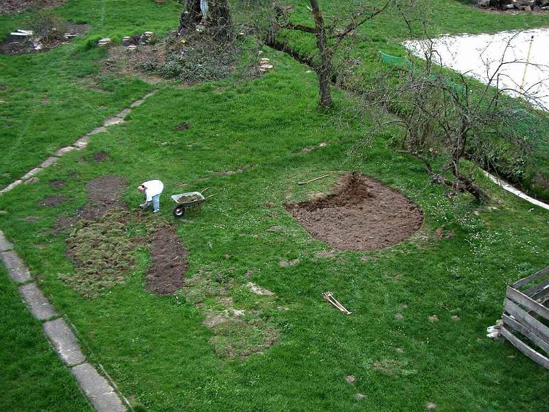 05.JPG - A year later the first attempt at landscaping could be made.